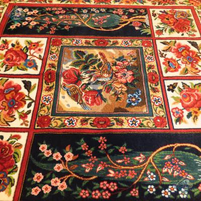 فرش دستباف مربع چهار محال بختیاری طرح سرو خشت گل و بلبل رنگ گیاهی