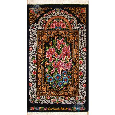 تابلویی فرش دستباف تمام ابریشم قم قابی گل زنبق تولیدی احمدی بدون قاب