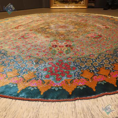 فرش دایره قطر دو متر دستباف تمام ابریشم قم مارک کاظمی هشتاد رج